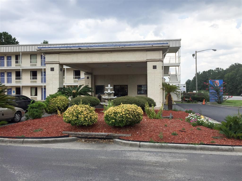 6-pooler, Ga - Savannah Airport Hotel