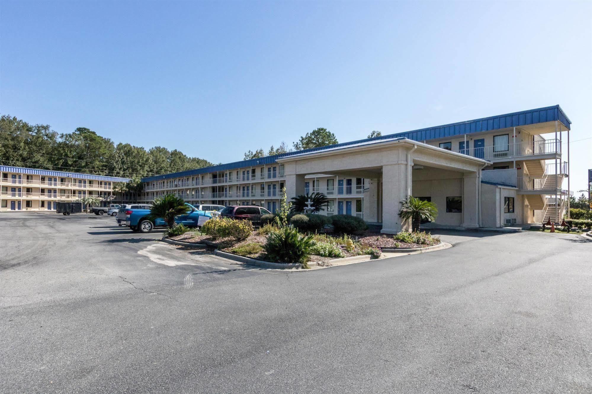 6-pooler, Ga - Savannah Airport Hotel