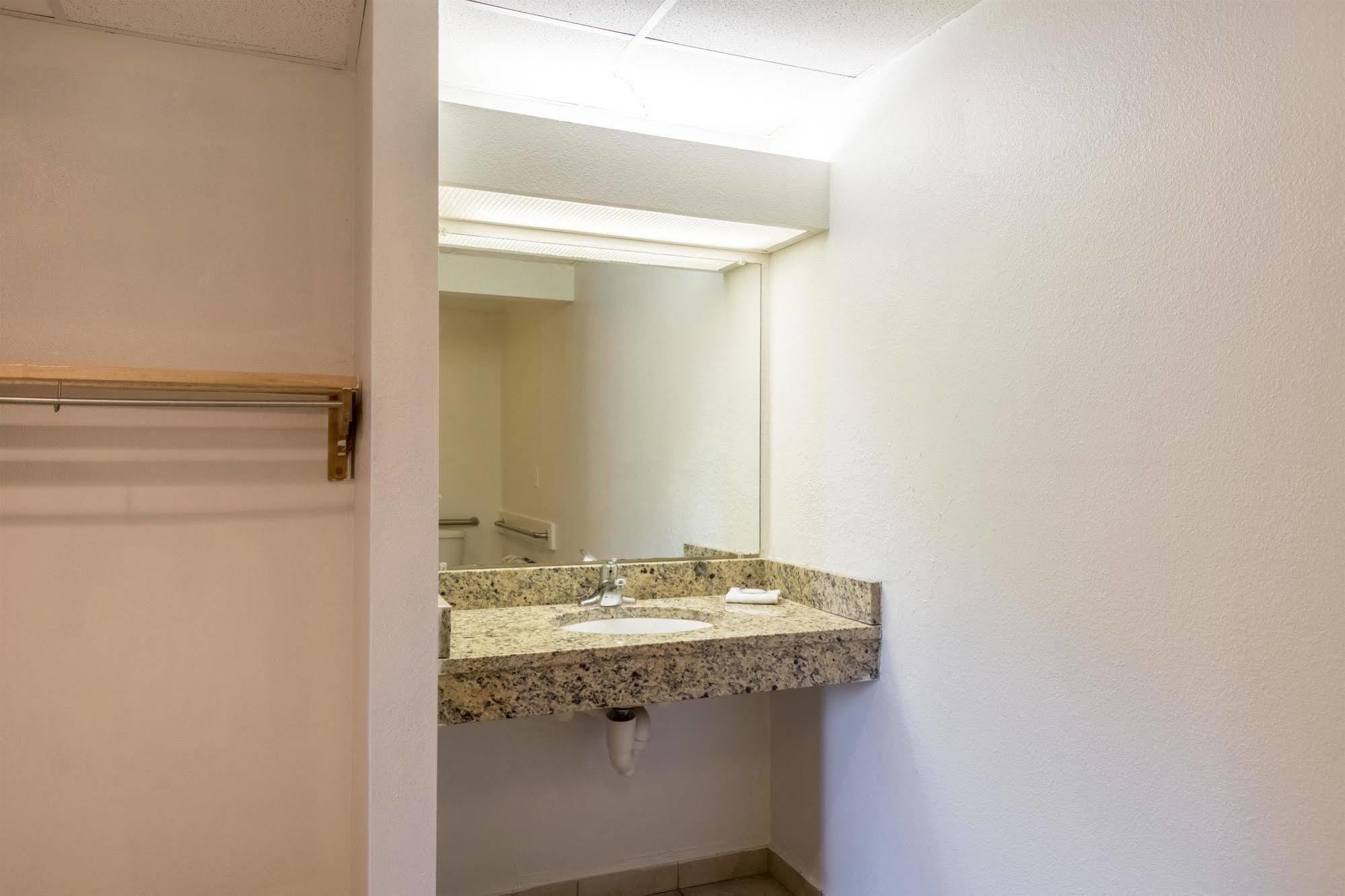 6-pooler, Ga - Savannah Airport Hotel Pooler