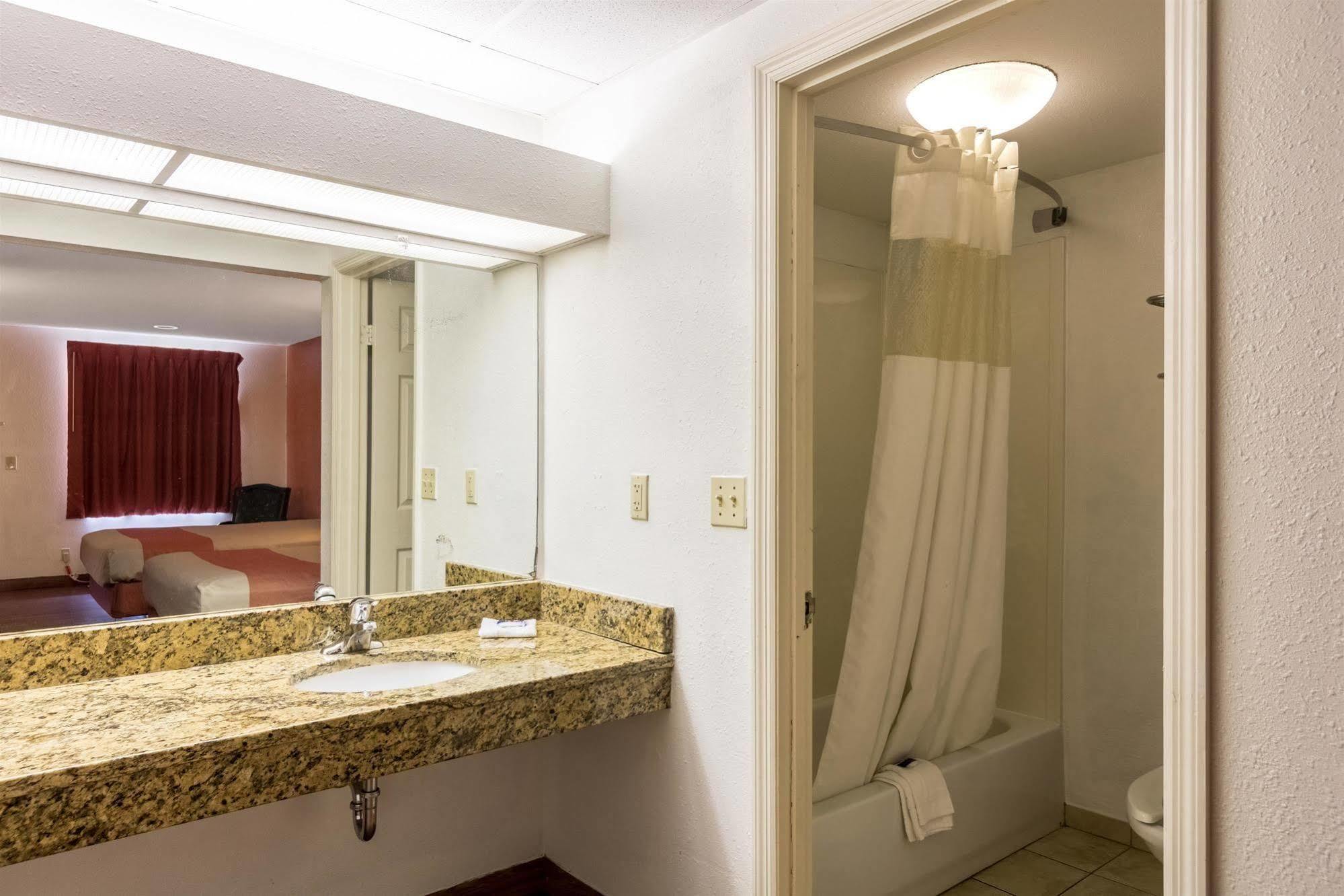 Hotel 6-pooler, Ga - Savannah Airport 2*