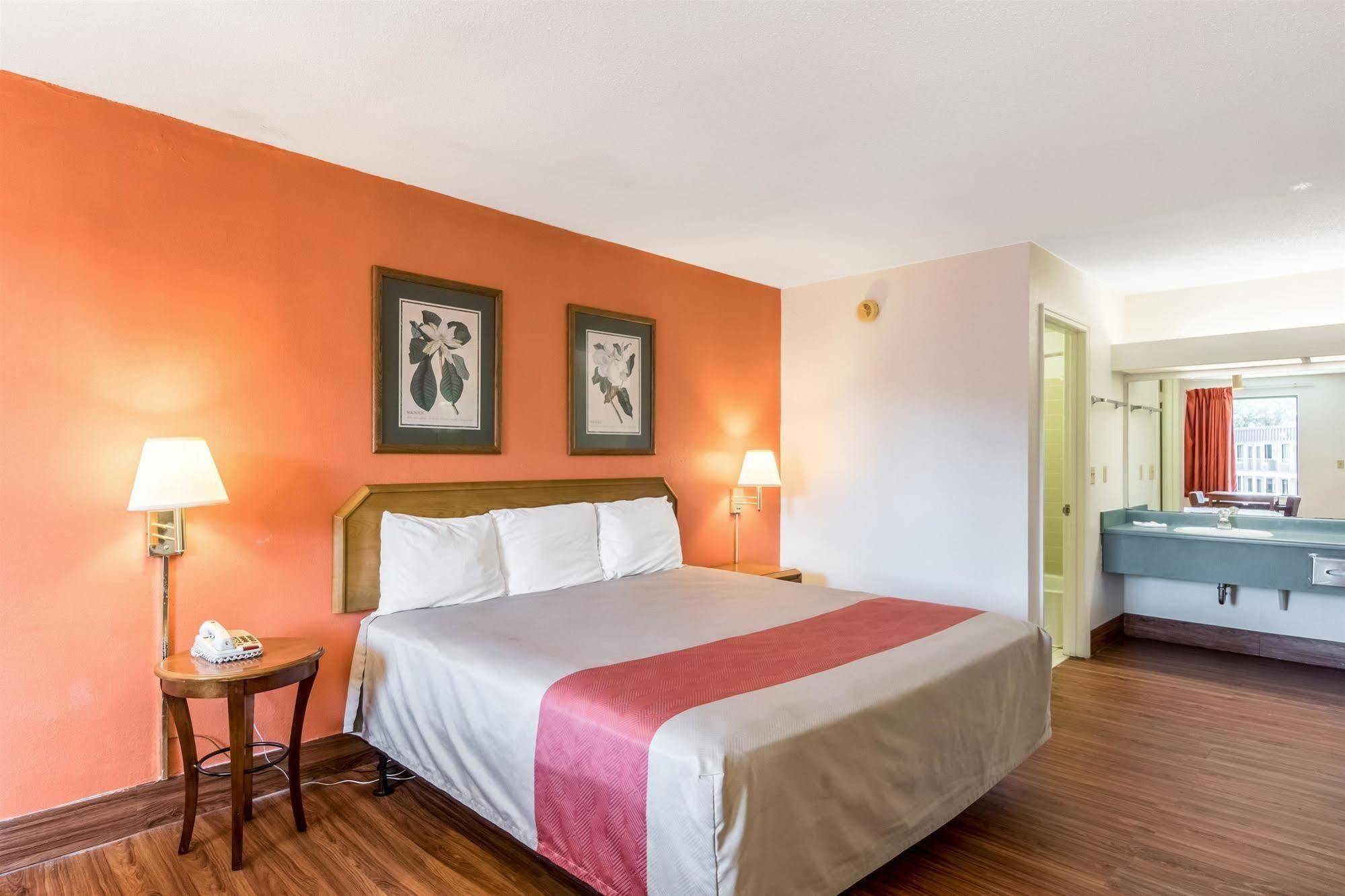 6-pooler, Ga - Savannah Airport Hotel
