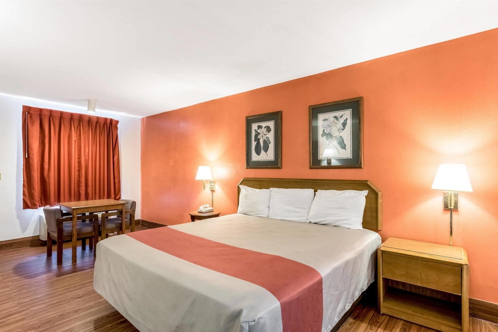 6-pooler, Ga - Savannah Airport Hotel