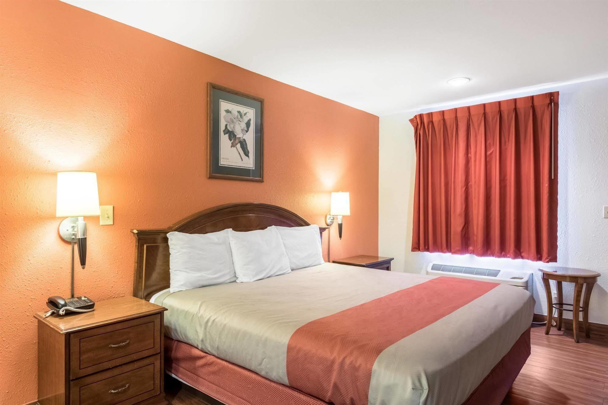 6-pooler, Ga - Savannah Airport 2* Pooler