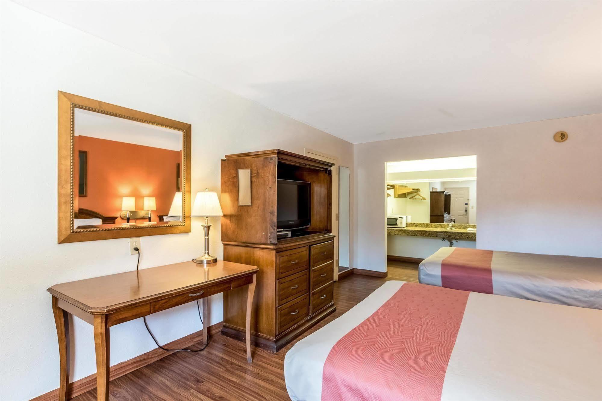 6-pooler, Ga - Savannah Airport 2*