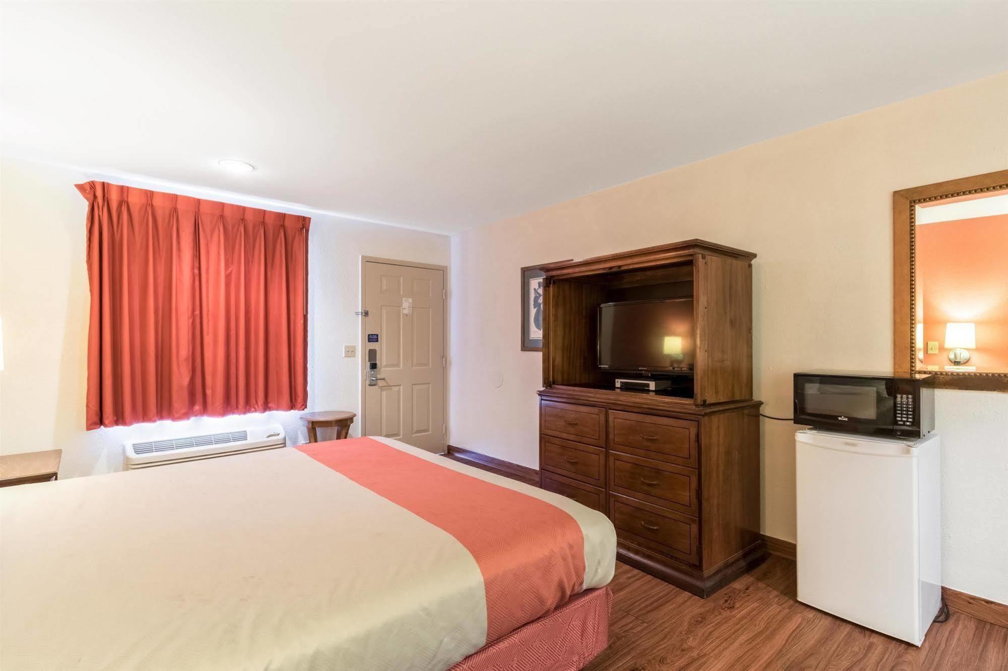 6-pooler, Ga - Savannah Airport 2*