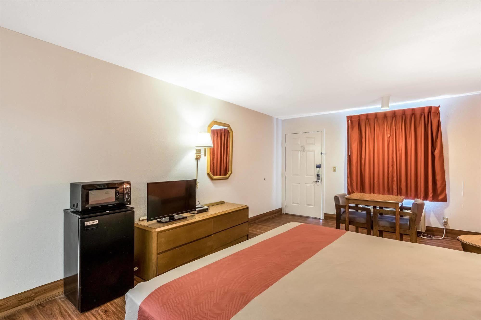 6-pooler, Ga - Savannah Airport Hotel 2*