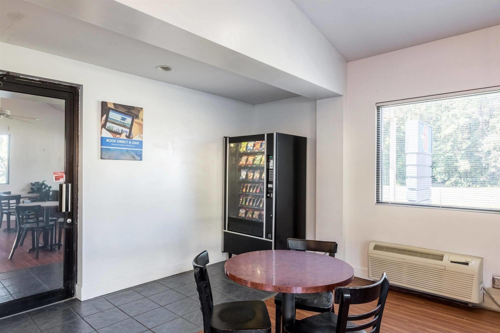 6-pooler, Ga - Savannah Airport Hotel 2*