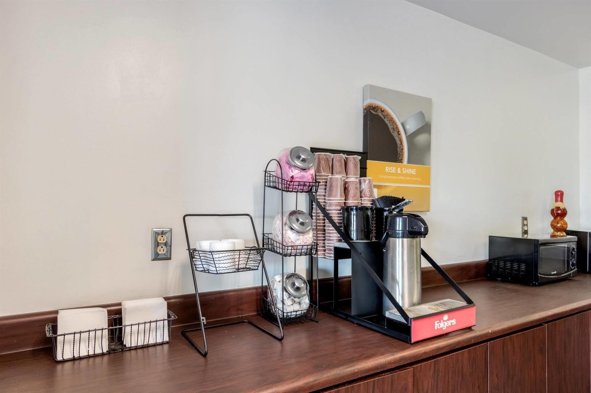 6-pooler, Ga - Savannah Airport Hotel 2*
